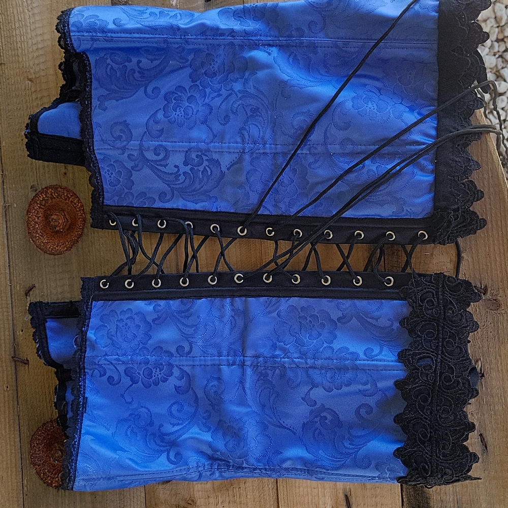 Corset - Picture 2 of 2